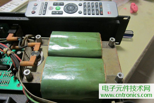 用料很給力！專業(yè)后級(jí)功放美國(guó)高峰FA1201拆解