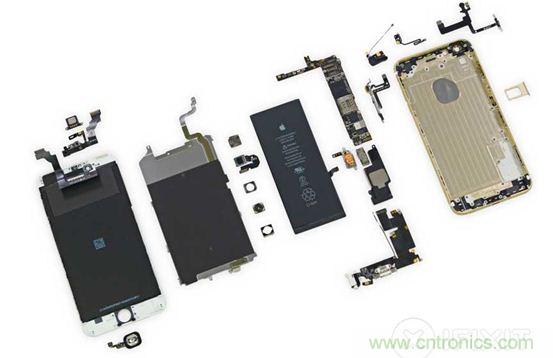 iPhone 6 Plus完全拆卸后可以看到，該產品在較小的空間容納了大量硬件。（來源：iFixit）