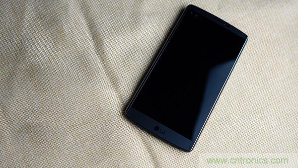 業界良心 LG V10 評測:剛毅、冷峻，不失人性化